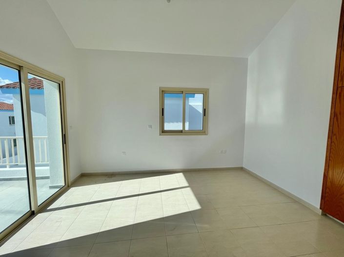 Image No.8-3 Bed House for sale