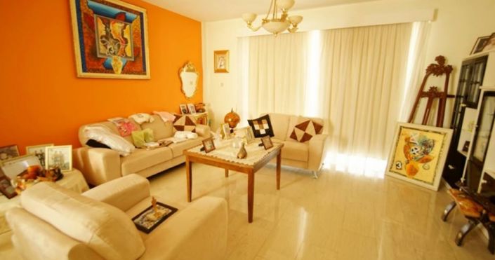 Image No.2-6 Bed House for sale