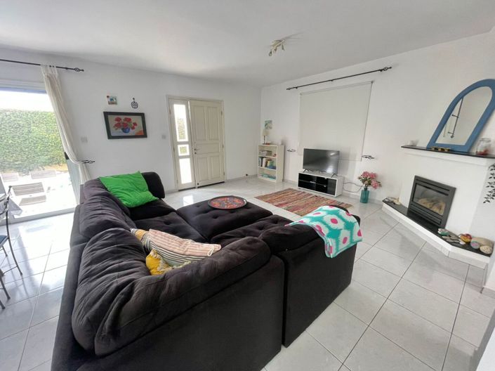 Image No.8-3 Bed House for sale