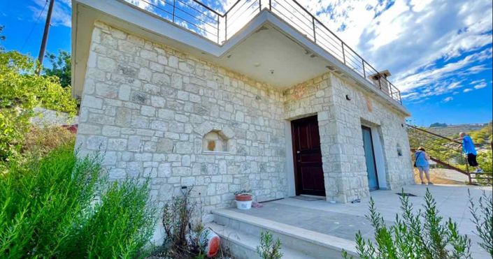 Image No.10-2 Bed House for sale