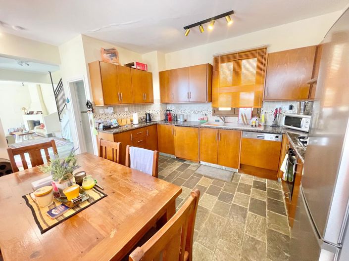 Image No.11-3 Bed House for sale