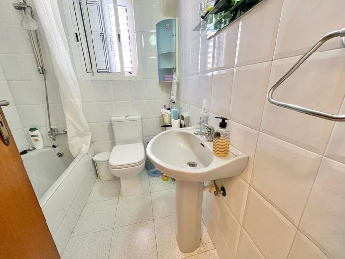 Image No.11-3 Bed House for sale