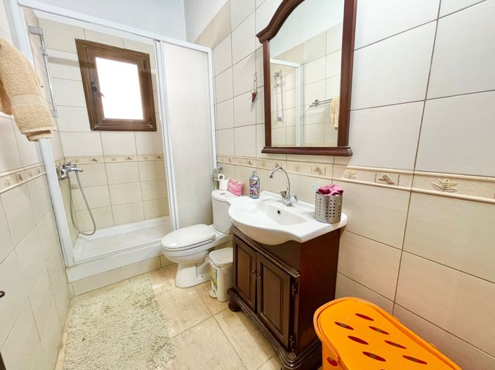 Image No.18-3 Bed House for sale