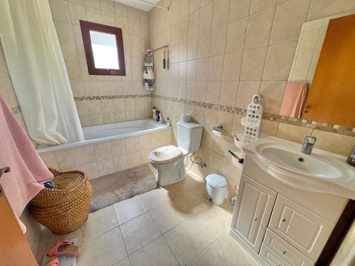 Image No.22-5 Bed House for sale