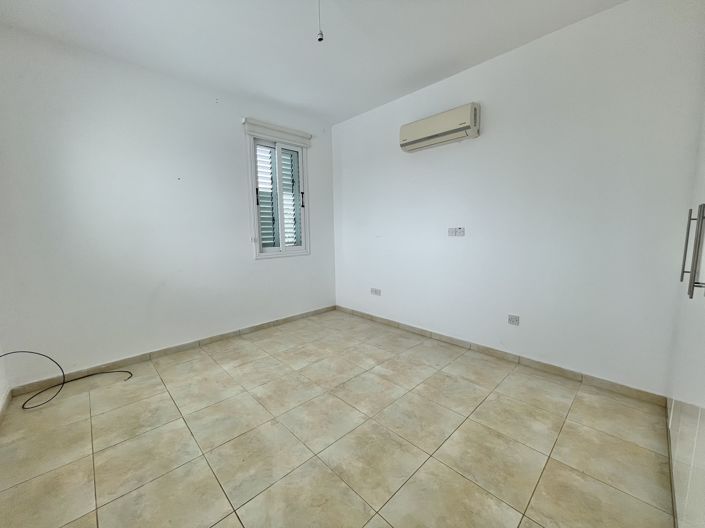 Image No.10-3 Bed House for sale