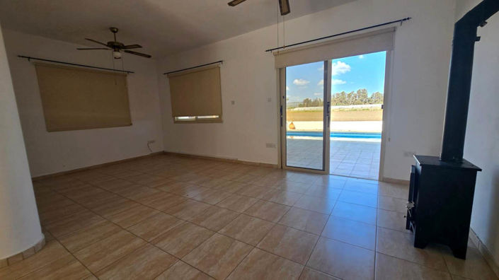 Image No.11-3 Bed House for sale