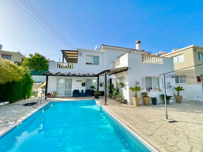 Image No.2-4 Bed House for sale