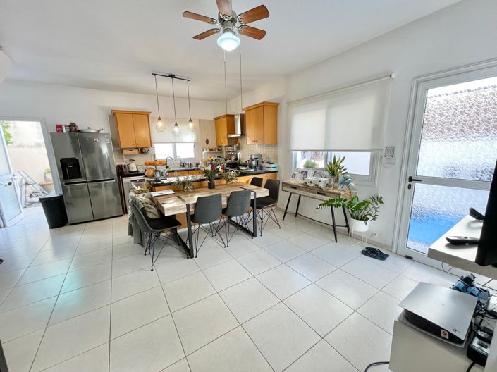 Image No.8-4 Bed House for sale