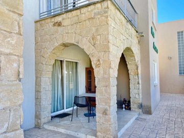 key-ready-top-floor-apartment-for-sale-paphos