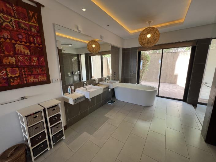 Image No.10-3 Bed Apartment for sale