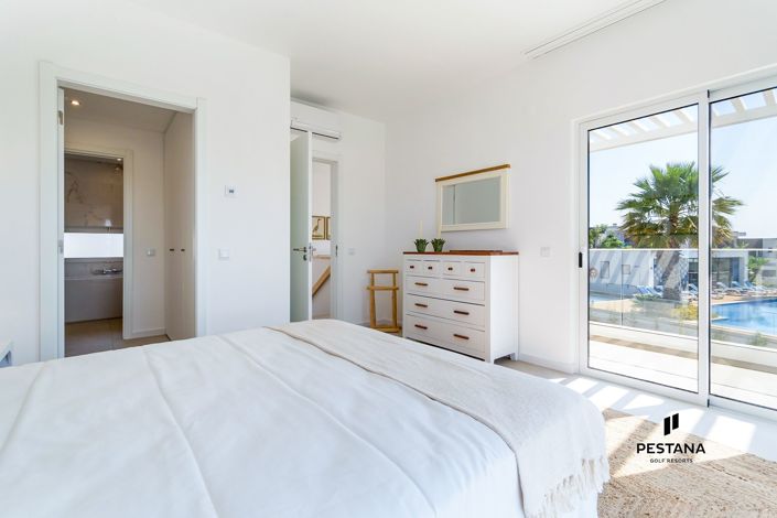 Image No.19-3 Bed Property for sale