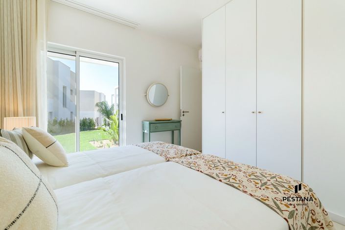 Image No.14-3 Bed Property for sale