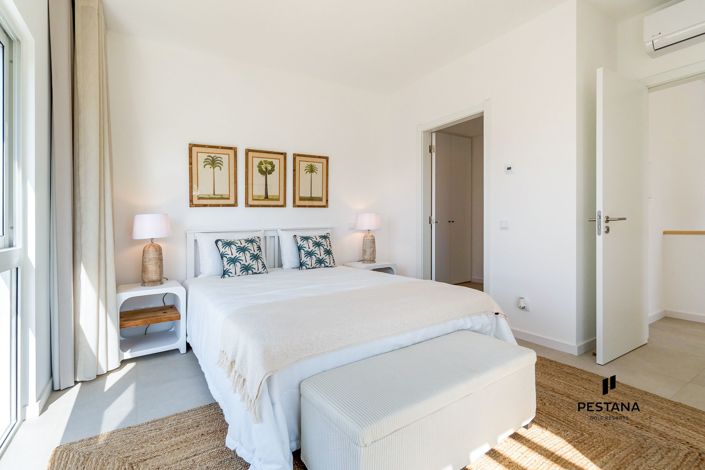 Image No.18-3 Bed Property for sale
