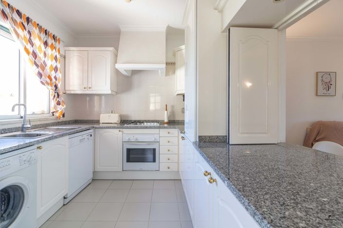 Image No.10-2 Bed Property for sale