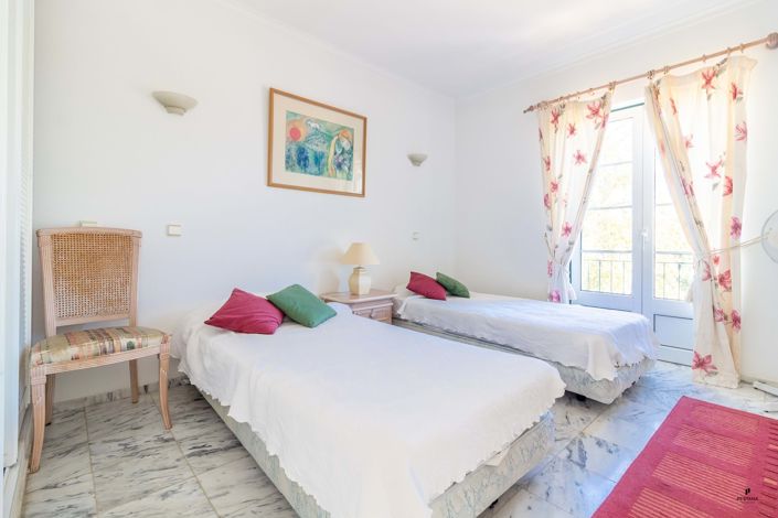 Image No.4-2 Bed Property for sale