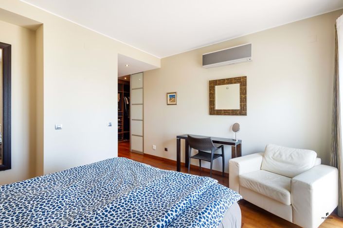 Image No.11-2 Bed Townhouse for sale