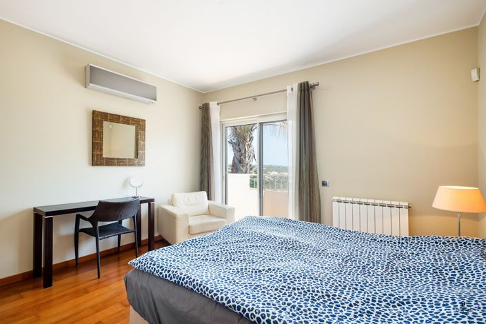 Image No.12-2 Bed Townhouse for sale