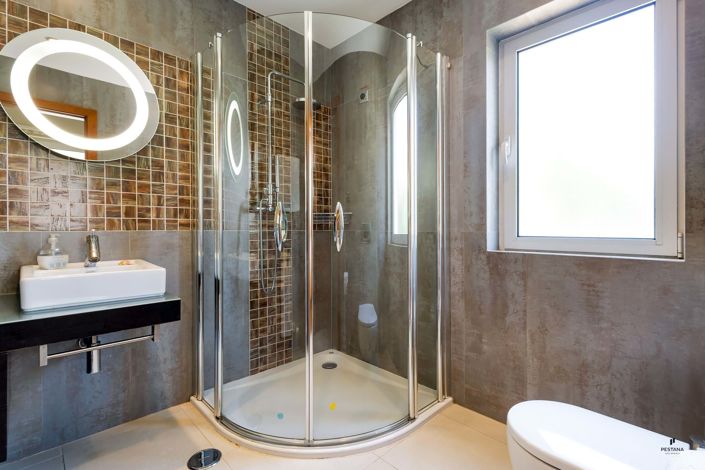 Image No.9-2 Bed Townhouse for sale