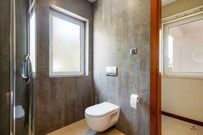 Image No.10-2 Bed Townhouse for sale