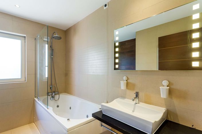 Image No.11-2 Bed Property for sale