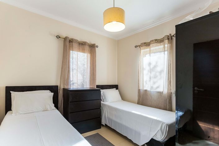 Image No.12-2 Bed Property for sale