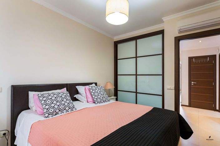 Image No.10-2 Bed Property for sale