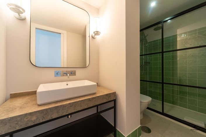 Image No.12-2 Bed Property for sale