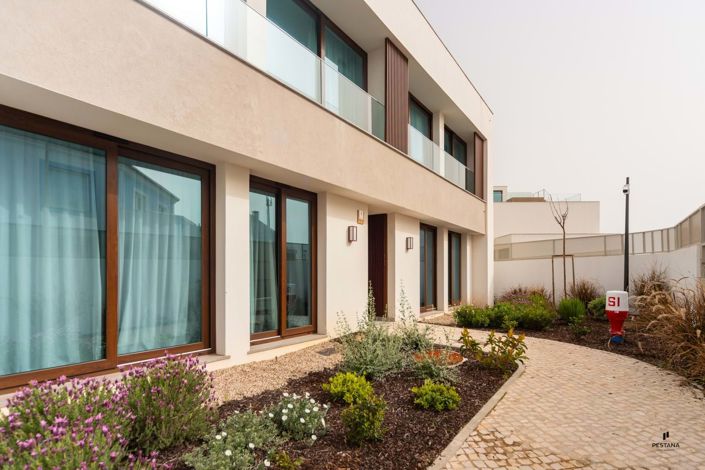 Image No.4-2 Bed Property for sale