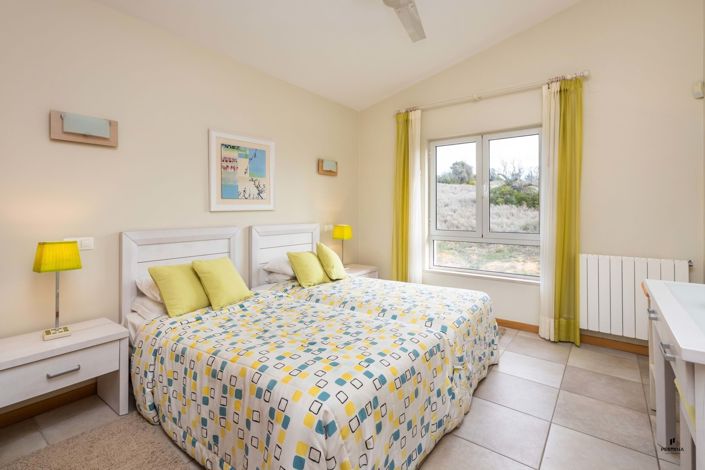 Image No.10-2 Bed Property for sale