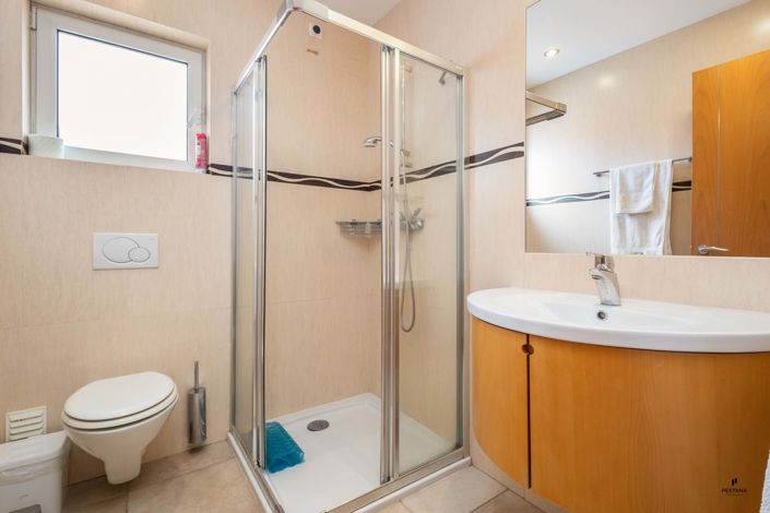 Image No.12-2 Bed Property for sale