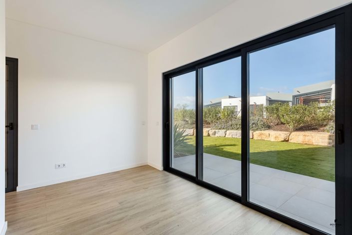 Image No.10-2 Bed Townhouse for sale