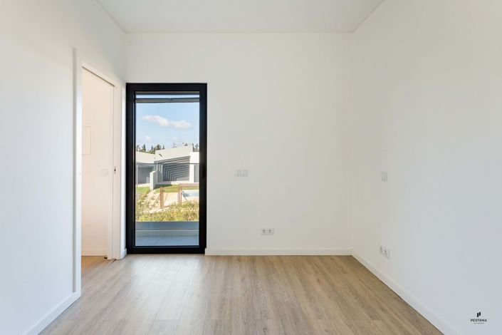 Image No.15-2 Bed Townhouse for sale