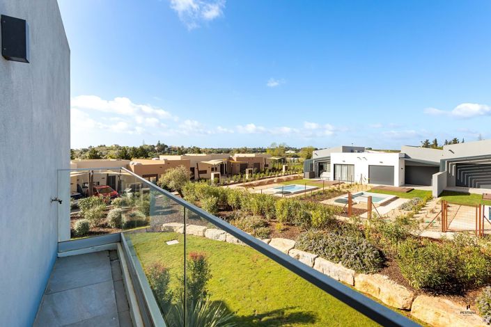 Image No.19-2 Bed Townhouse for sale