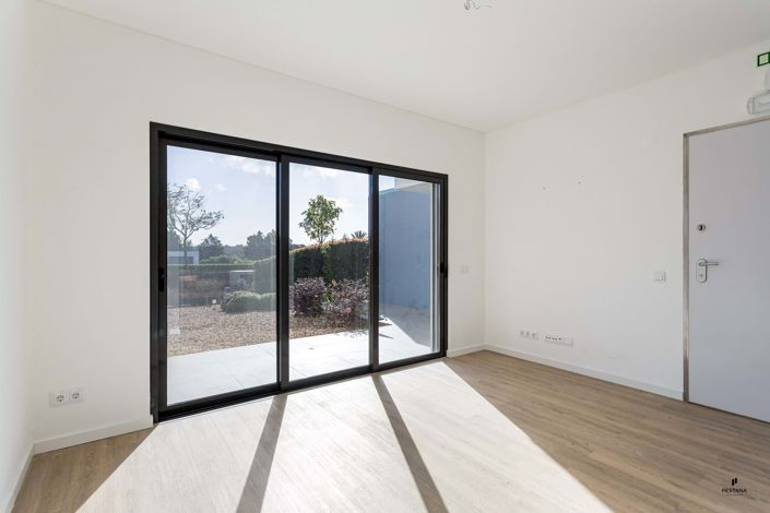 Image No.3-2 Bed Townhouse for sale