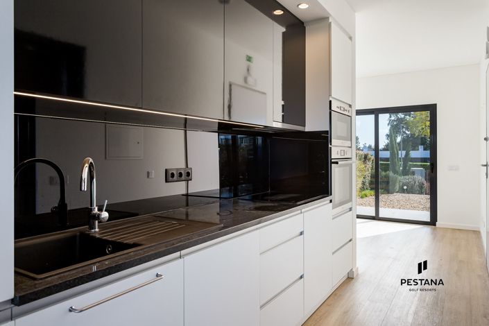 Image No.6-2 Bed Townhouse for sale