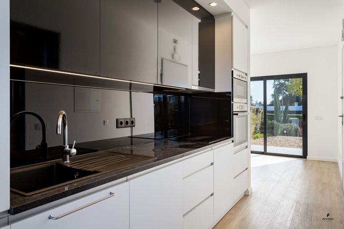 Image No.6-2 Bed Townhouse for sale