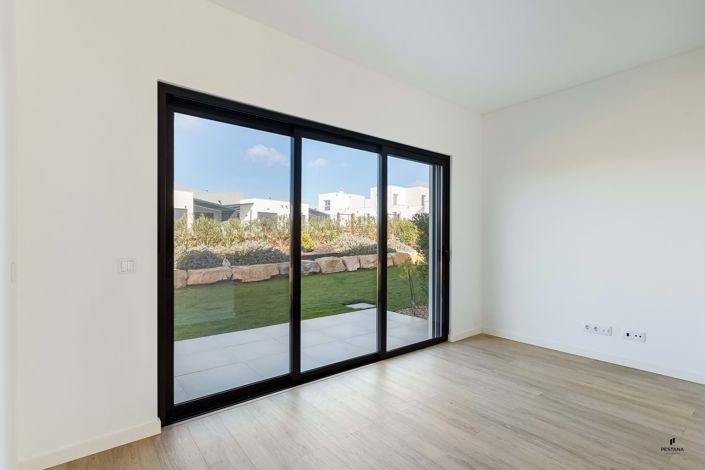 Image No.9-2 Bed Townhouse for sale