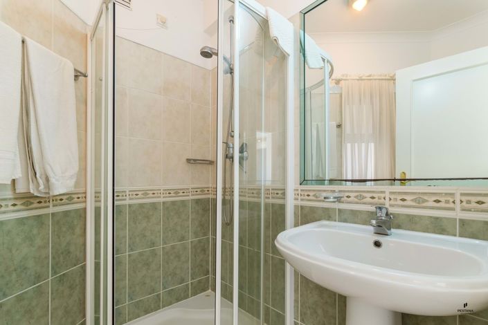 Image No.10-2 Bed Property for sale