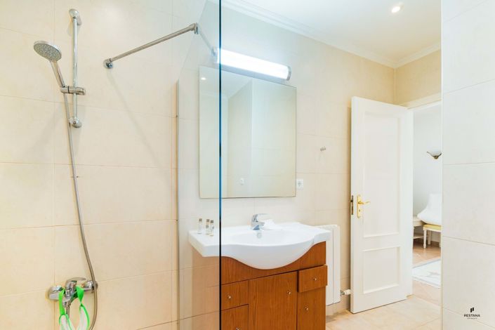 Image No.8-3 Bed Villa for sale