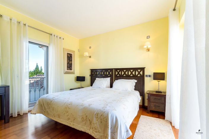 Image No.11-2 Bed Property for sale