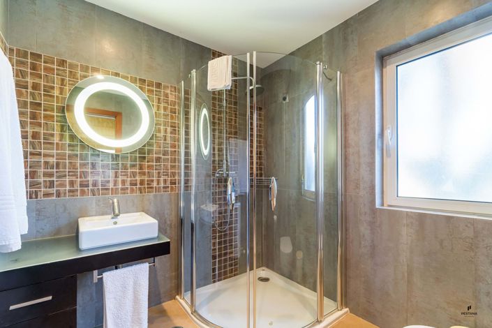 Image No.13-2 Bed Property for sale