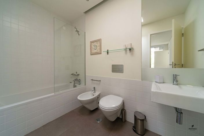 Image No.9-3 Bed Property for sale