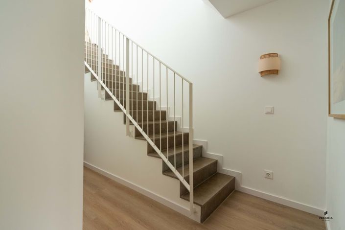 Image No.8-3 Bed Property for sale