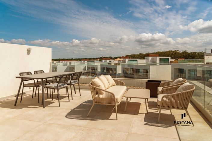 Image No.11-3 Bed Property for sale