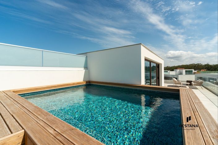 Image No.19-3 Bed Property for sale
