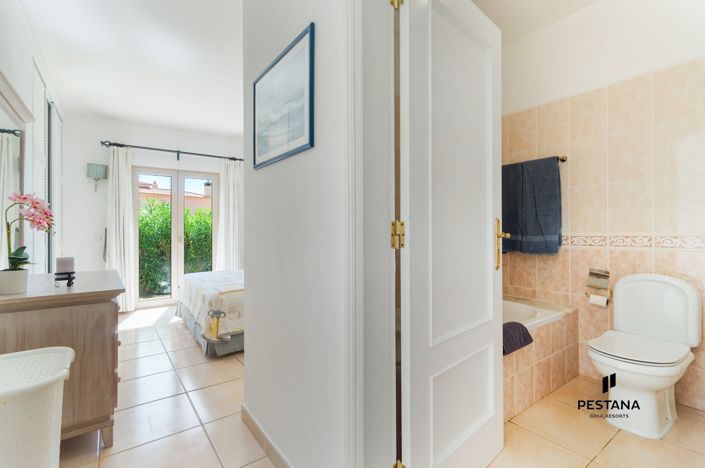 Image No.9-2 Bed Property for sale