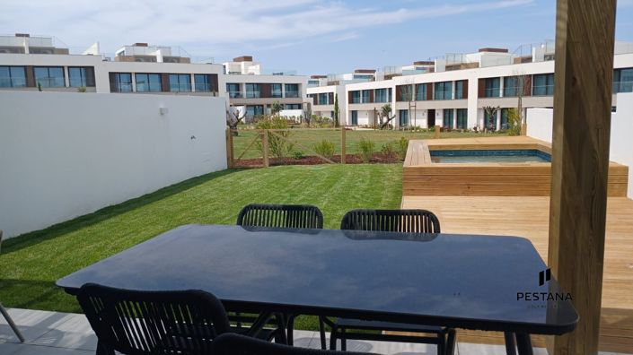 Image No.19-3 Bed Property for sale