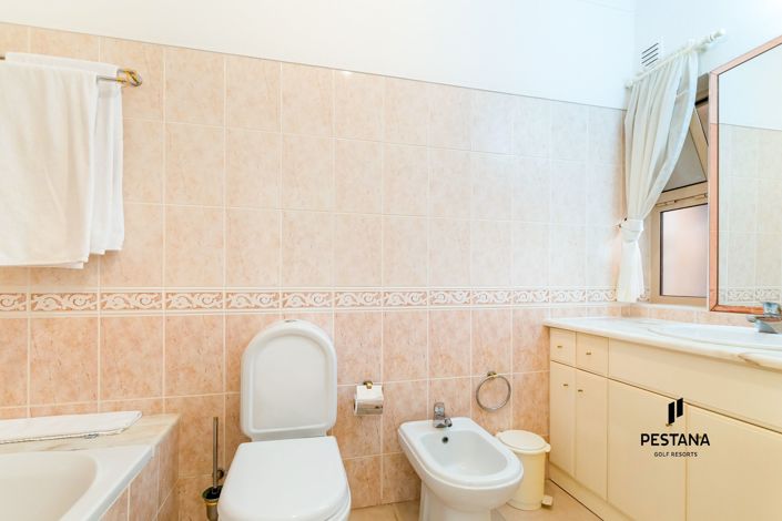 Image No.11-2 Bed Property for sale