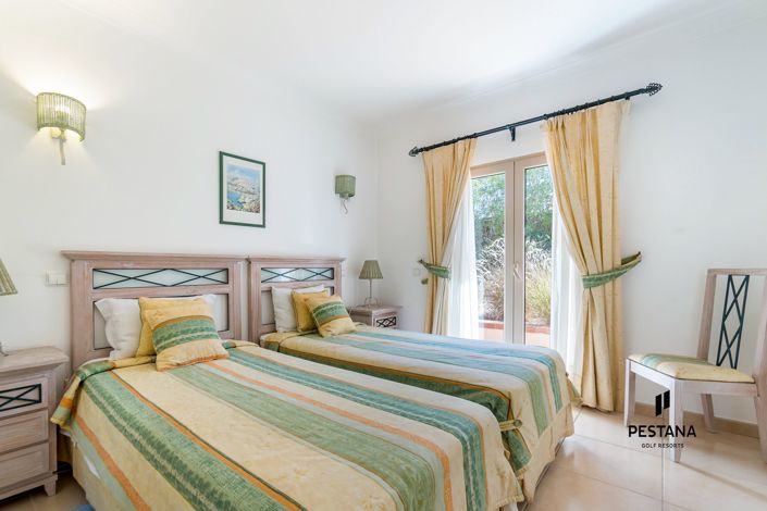 Image No.12-2 Bed Property for sale