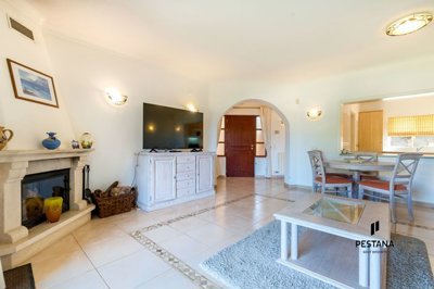 82-686694-27805f61994566c5e913e3736cfb667f985